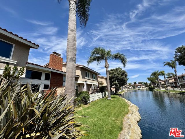 7756 Sailboat Circle, Huntington Beach CA: https://media.crmls.org/mediaz/3f806d3c-a6bd-449a-80f4-ecbe6a37efc0.jpg