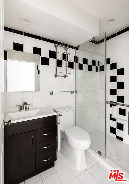 502 Smithwood Drive, Beverly Hills CA: https://media.crmls.org/mediaz/3f810b18-c9dc-4e12-ac68-a1ce734686fc.jpg