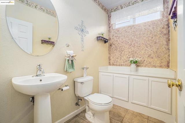1008 Finn Way, Brentwood CA: https://media.crmls.org/mediaz/3f811b89-7bad-4384-8c54-fb16903600cd.jpg