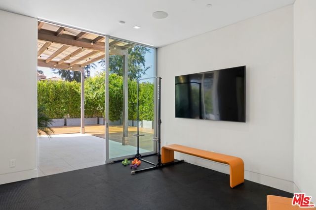 1410 Georgina Avenue, Santa Monica CA: https://media.crmls.org/mediaz/3f81a99c-154b-41b4-a4ec-965c9fff8dcc.jpg