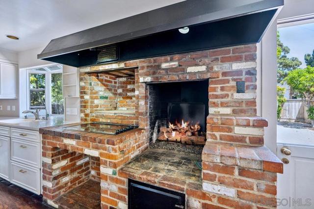 1312 3Rd St, Coronado CA: https://media.crmls.org/mediaz/3f82265c-46ec-4d64-a1eb-77585820edaa.jpg
