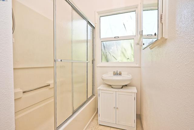 Image 22 of 51 For 181 Lewelling Blvd