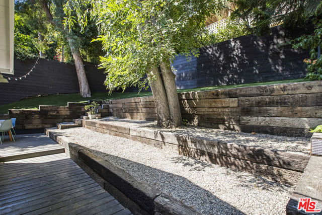 3831 Fernwood Avenue, Los Angeles CA: https://media.crmls.org/mediaz/3f826785-c69d-42f5-9313-b9ef768f8354.jpg