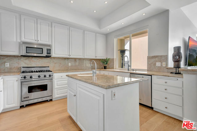 6438 Lunita Road, Malibu CA: https://media.crmls.org/mediaz/3f828621-961f-4e6e-9e26-05b90f97f5d0.jpg