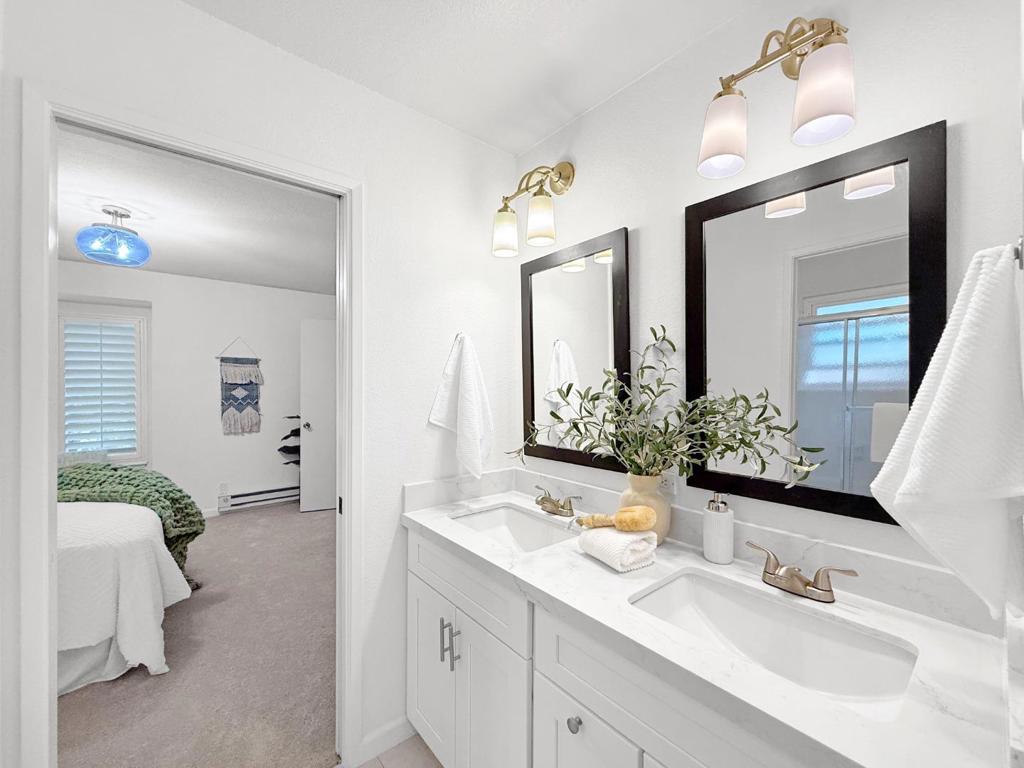 https://media.crmls.org/mediaz/3f833572-c102-46db-856e-3229068126ed.jpg?preset=X-Large