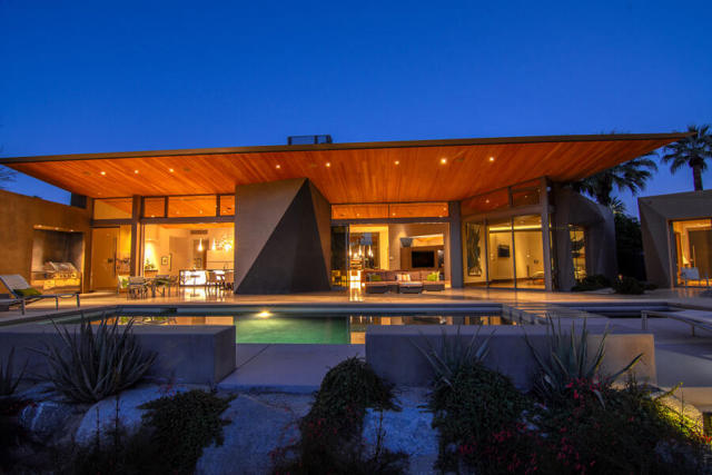 740 N Prescott Drive, Palm Springs CA: https://media.crmls.org/mediaz/3f83c164-bcf4-432b-9916-394a998ca31a.jpg