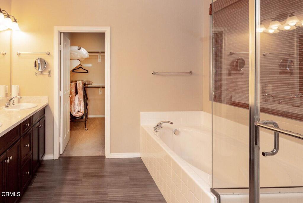 https://media.crmls.org/mediaz/3f842ee4-9676-41d7-8c14-540b8f7709ed.jpg?preset=X-Large