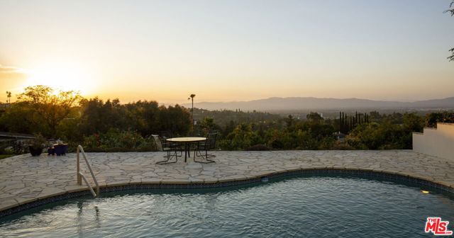 16303 Mandalay Drive, Encino CA: https://media.crmls.org/mediaz/3f8452c4-e83f-48fd-8d50-763062d5cfab.jpg