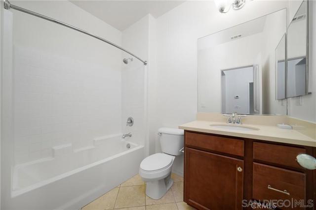 8011 City View Pl, Rancho Cucamonga CA: https://media.crmls.org/mediaz/3f84fa0d-cf14-4b07-a9d0-9ebdf4179150.jpg
