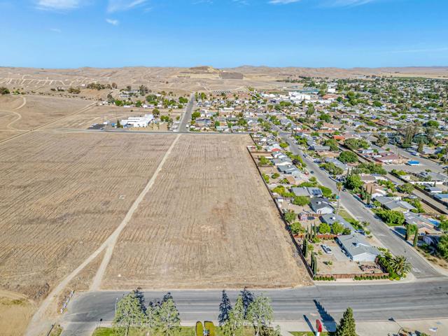 101 Amador Street, Avenal CA: https://media.crmls.org/mediaz/3f8507b4-894a-46f4-814a-53fef8b3b90d.jpg