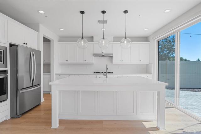 Detail Gallery Image 4 of 49 For 31552 Calle De Las Rosas, Bonsall,  CA 92003 - 4 Beds | 2/1 Baths