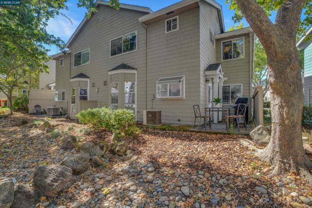 235 Pebblecreek Ct, Martinez CA: https://media.crmls.org/mediaz/3f858b7c-a982-4cca-a886-18edf42049fe.jpg