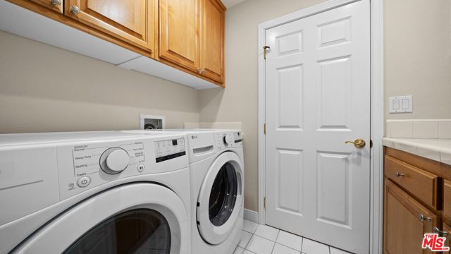 219 Baybrook Court, Lake Sherwood CA: https://media.crmls.org/mediaz/3f85a9e3-0cbd-4bc0-b1c3-bad3421b69b7.jpg