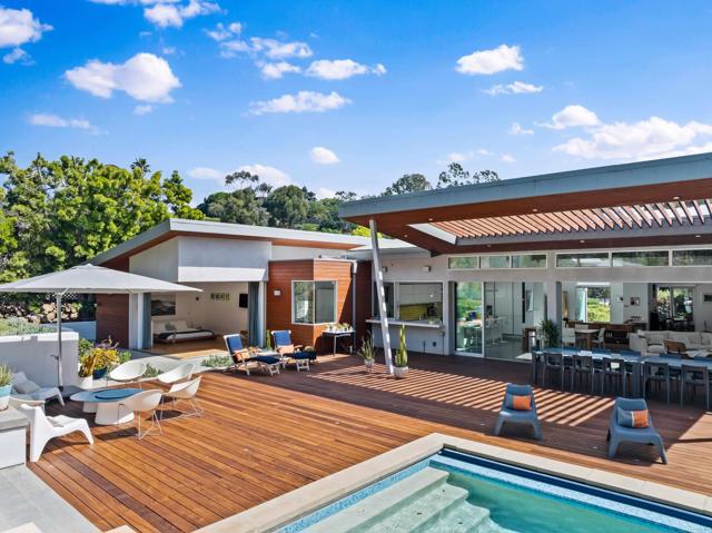 6672 Avenida Andorra, La Jolla CA: https://media.crmls.org/mediaz/3f85d3df-3ba6-4d17-b2c2-dde5710a8f41.jpg