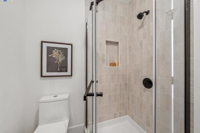 1129 WELLINGTON STREET, Oakland CA: https://media.crmls.org/mediaz/3f8616d0-4175-43b2-a61b-fe38d859eb97.jpg