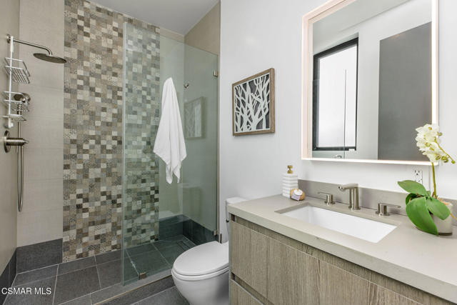 829 Flower Avenue, Venice CA: https://media.crmls.org/mediaz/3f86198b-77cc-46a1-a949-857e79a2d945.jpg