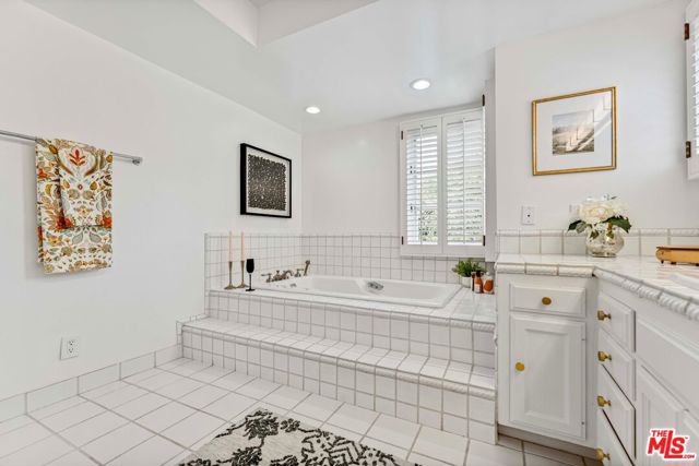217 17th Street, Santa Monica CA: https://media.crmls.org/mediaz/3f866f62-2edc-438a-a4eb-17bd89faee60.jpg