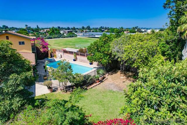 185 Corte Helena Avenue, Chula Vista CA: https://media.crmls.org/mediaz/3f86792b-6131-49ce-96dd-df2537bf2f2e.jpg