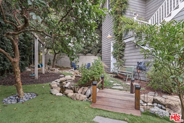 3143 Shelby Drive, Los Angeles CA: https://media.crmls.org/mediaz/3f86a29a-e5d8-4f51-9b5a-96749c271e23.jpg