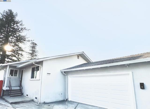 20595 Center St, Castro Valley CA: https://media.crmls.org/mediaz/3f86f498-9bf7-4161-97c0-ddf8545b2b9a.jpg