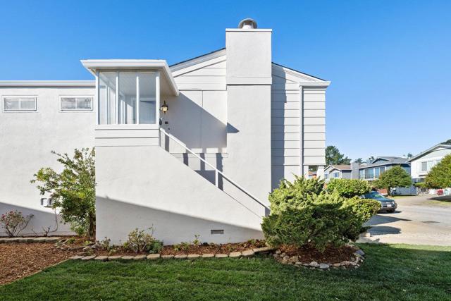 15 Eastridge Circle, Pacifica CA: https://media.crmls.org/mediaz/3f87997b-14c1-48d2-970e-89bcb7c31f43.jpg