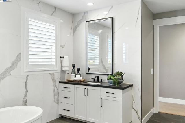 1725 SW Wren, Dublin CA: https://media.crmls.org/mediaz/3f87e228-4d3c-401c-ae5c-67a309263074.jpg