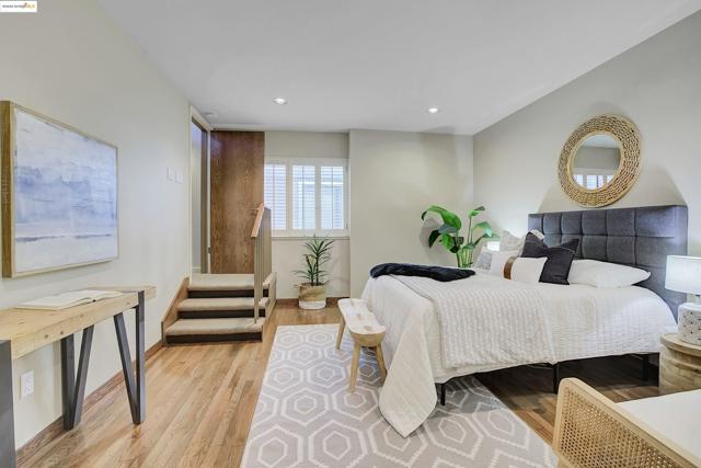 33 Binnacle Hl, Oakland CA: https://media.crmls.org/mediaz/3f88feb0-420a-4649-977a-30ae1359b8e5.jpg