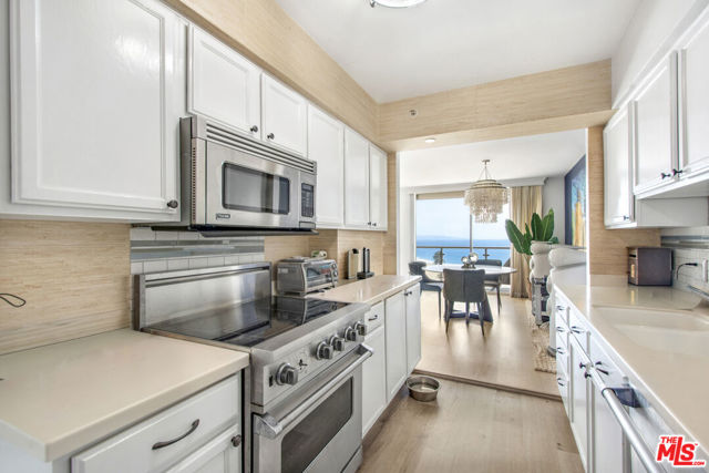 201 Ocean Avenue, Santa Monica CA: https://media.crmls.org/mediaz/3f8a1deb-050a-435a-808c-e309b302dbc2.jpg