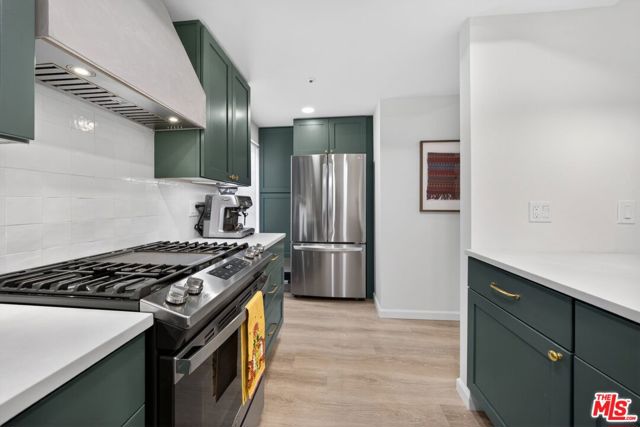 147 West Acacia Avenue, 118 photo 6