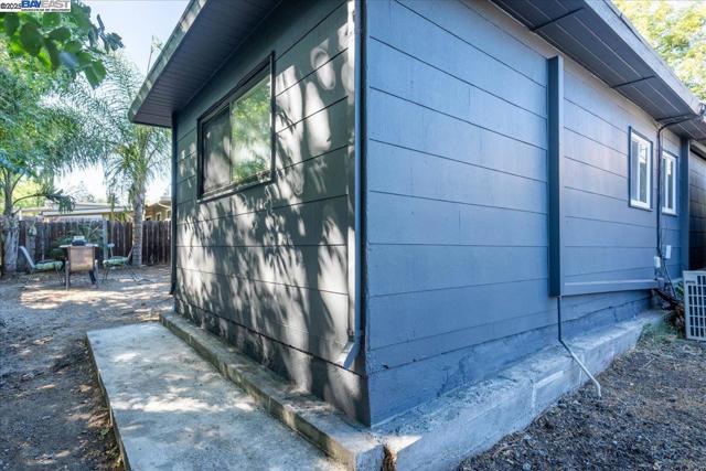 2082 Overhill Rd, Concord CA: https://media.crmls.org/mediaz/3f8a6a13-caf2-4495-9859-bbe9e30359c0.jpg