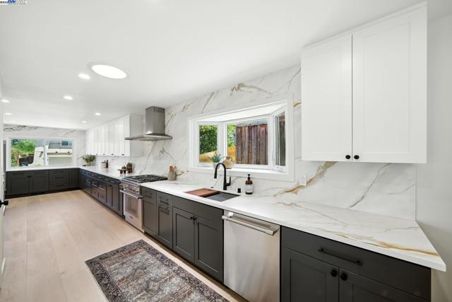 4253 Mirador Dr, Pleasanton CA: https://media.crmls.org/mediaz/3f8a9e22-4887-4490-81dd-d4c34c6908c1.jpg