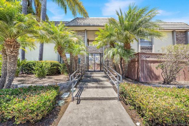 6666 Beadnell Way, San Diego CA: https://media.crmls.org/mediaz/3f8aa8de-6d0f-48cd-8f95-19117ca63e6a.jpg