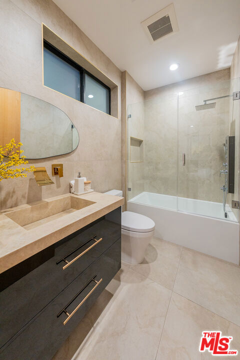 4532 Calhoun Avenue, Sherman Oaks CA: https://media.crmls.org/mediaz/3f8aac82-7186-408a-b00f-3844b788a31d.jpg