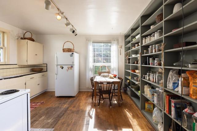 37305 Highway 1, Carmel CA: https://media.crmls.org/mediaz/3f8ad29c-b64c-41c9-b633-f25e12141ee6.jpg