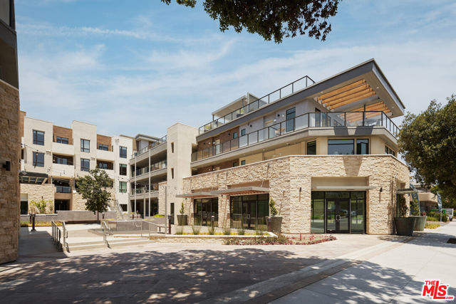 299 E Thousand Oaks Boulevard, Thousand Oaks CA: https://media.crmls.org/mediaz/3f8b145f-bd78-46dc-ab21-ed751bc9ae2b.jpg