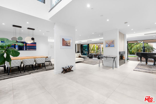 13524 D'Este Drive, Pacific Palisades CA: https://media.crmls.org/mediaz/3f8b328f-c307-4b9d-a3d1-fa668c14f51b.jpg