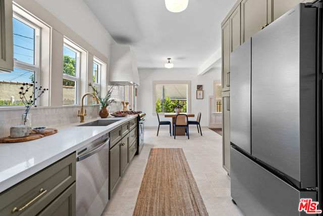 3816 S Harvard Boulevard, Los Angeles CA: https://media.crmls.org/mediaz/3f8b33b8-6736-4de1-a9a0-16485259bf61.jpg