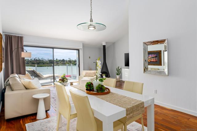 2399 Jefferson St, Carlsbad CA: https://media.crmls.org/mediaz/3f8b5eea-de76-4ca5-a690-ceab37bf607d.jpg