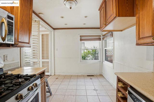 4116 Kentwood Ct, Oakland CA: https://media.crmls.org/mediaz/3f8bfdc0-2f09-46df-b16b-09c9ece621be.jpg