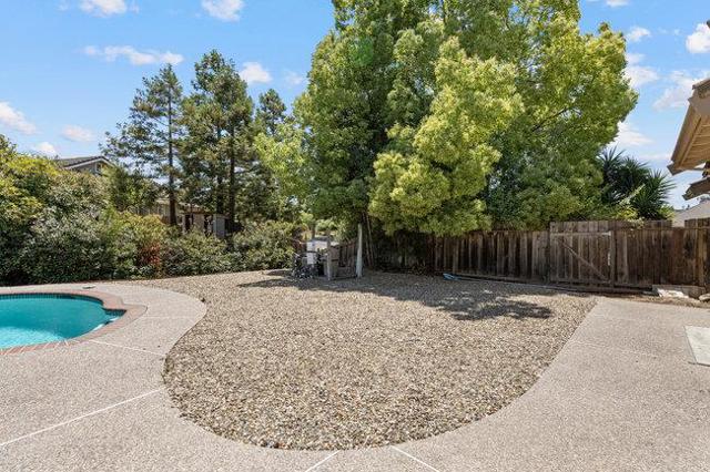120 Tierra Del Sol, Hollister CA: https://media.crmls.org/mediaz/3f8c476f-1186-490c-9c74-ba0fe79dc376.jpg