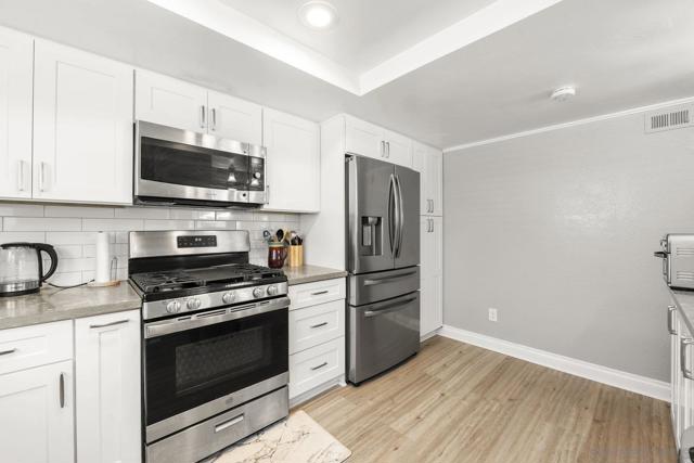 9997 Paseo Montril, San Diego CA: https://media.crmls.org/mediaz/3f8d18b5-b0b1-42f5-ac80-c8e47a47b519.jpg