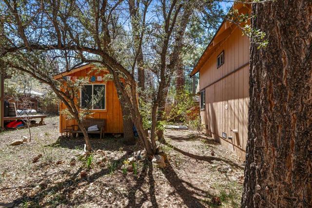 788 Imperial Avenue, Sugarloaf CA: https://media.crmls.org/mediaz/3f8d21d3-21a3-456f-b20d-b80ca820006d.jpg