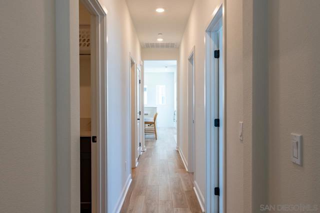 Image 18 of 27 For 841 Hana Ave  3