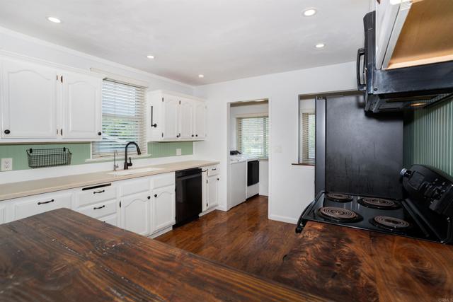 147 Mildred Way, El Cajon CA: https://media.crmls.org/mediaz/3f8deae6-f238-4bb4-83f0-f90b8d40e1cd.jpg