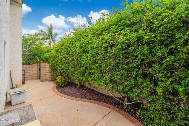 18128 Sandringham Court, Porter Ranch CA: https://media.crmls.org/mediaz/3f8e416f-ad1c-4852-8e21-34059b04a895.jpg