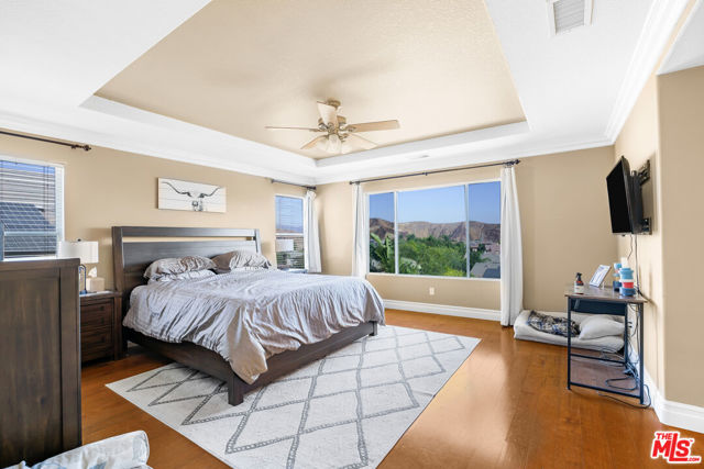 28804 Sugar Bliss Place, Santa Clarita CA: https://media.crmls.org/mediaz/3f8f1dc7-eb1c-4b2e-84e4-37e19c4cd37b.jpg