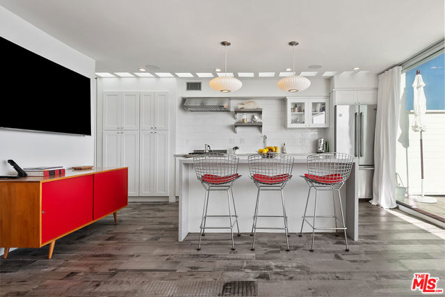 27400 Pacific Coast Highway, Malibu CA: https://media.crmls.org/mediaz/3f90046c-d159-4d66-9ceb-8502e9ce94ba.jpg