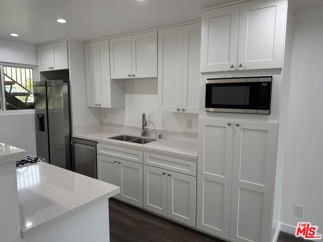 6471 Kanan Dume Road, Malibu CA: https://media.crmls.org/mediaz/3f90073d-af24-432f-94f1-3d1a5c2534a2.jpg