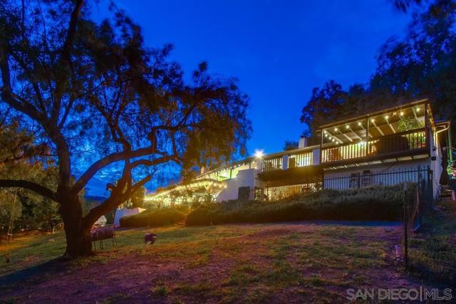 1935 Vista De La Montana, El Cajon CA: https://media.crmls.org/mediaz/3f906494-828a-45f1-8624-1f89e3617835.jpg