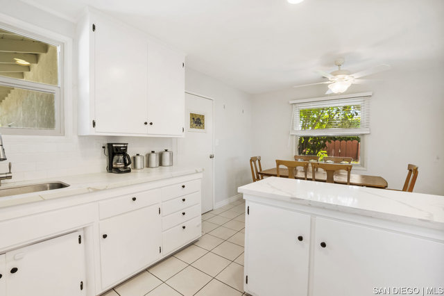 8365 Lake Adlon DR, San Diego CA: https://media.crmls.org/mediaz/3f9093fd-6d0b-4e7d-ac40-fb150be6854a.jpg